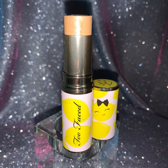 Too Faced Pink Lemonade Highlighter
